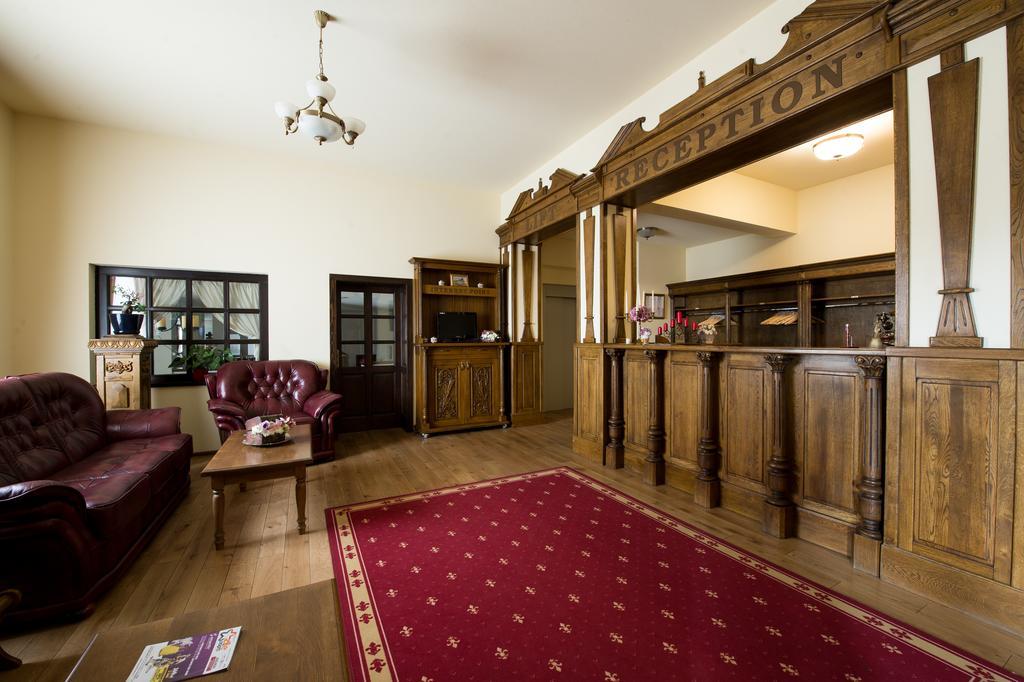 Hotel Castel Royal Mosnita Noua Extérieur photo