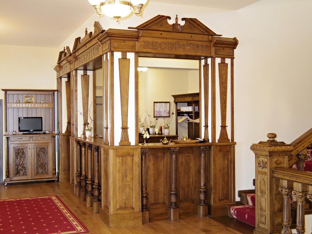 Hotel Castel Royal Mosnita Noua Extérieur photo