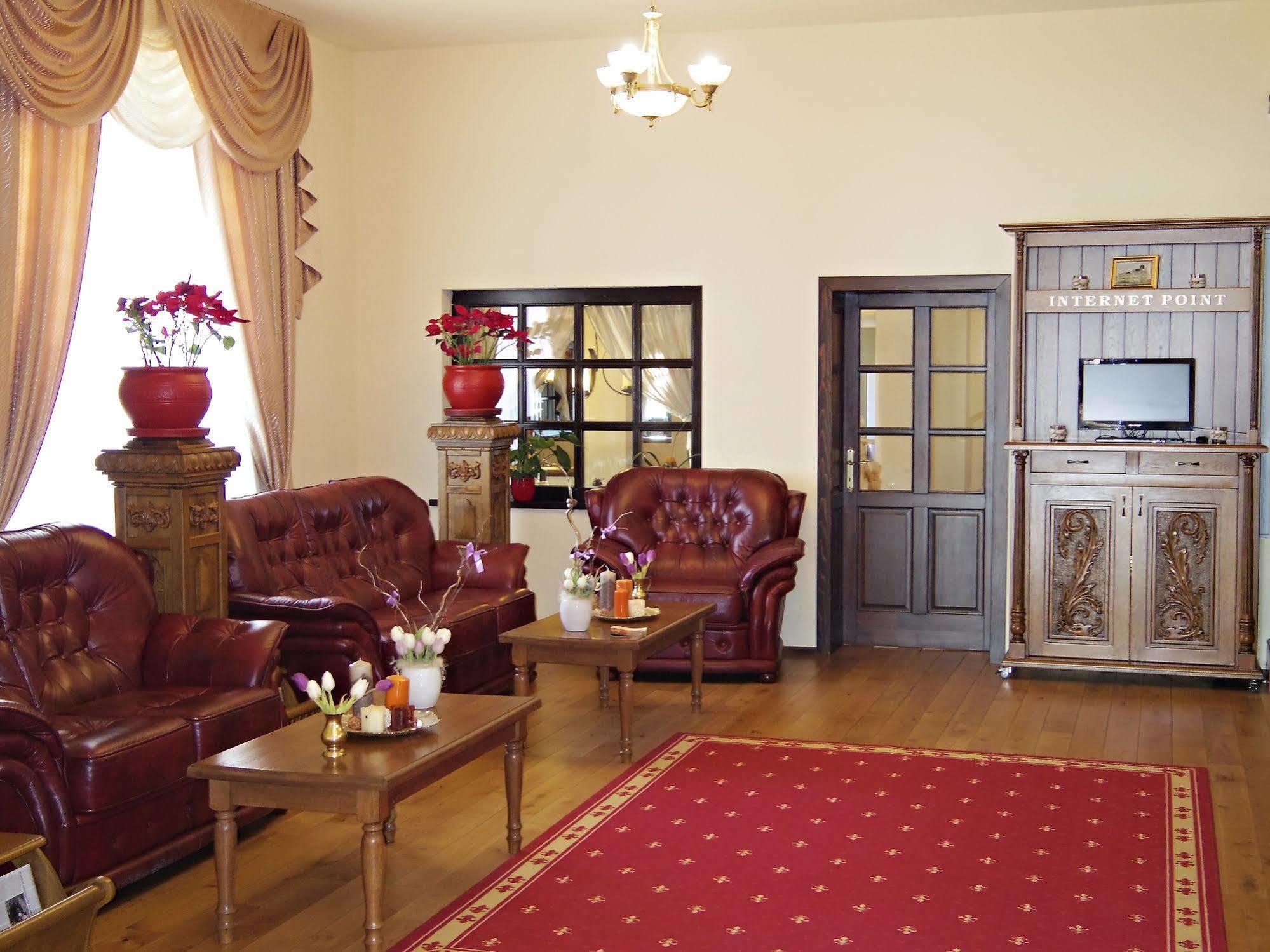 Hotel Castel Royal Mosnita Noua Extérieur photo